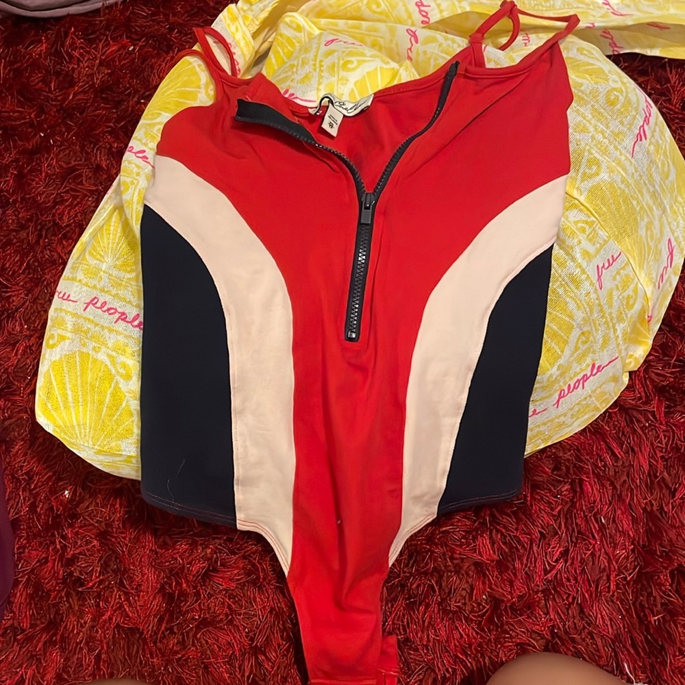 Cute top that snaps from the bottom